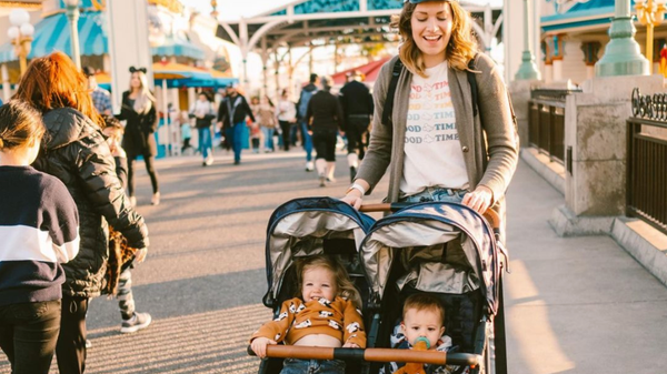 "Why I only bring my Zoe Stroller to Disney" : Disney Guru Puts Zoe Strollers to the Test